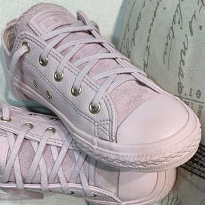 Converse All Star girls Size 2 leather upper pink